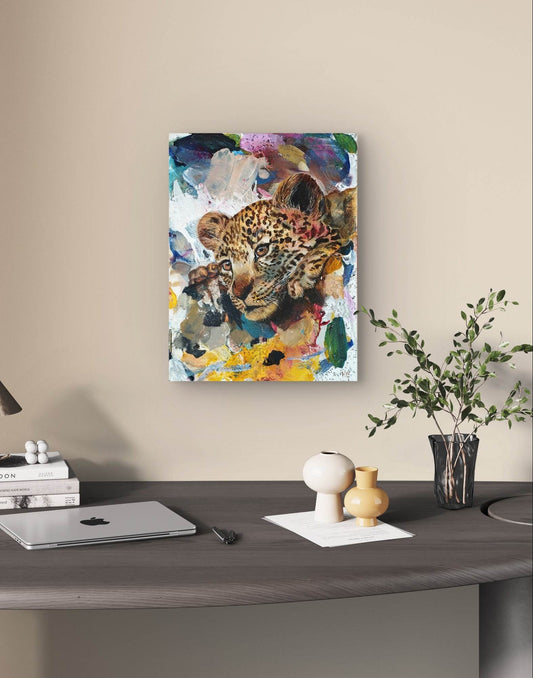 Expressiv-realistisches Gemälde Leopard – handgemaltes Original Acrylbild (30 x 40 cm) auf Leinwand von H1Z ART in lebendiger Atmosphäre