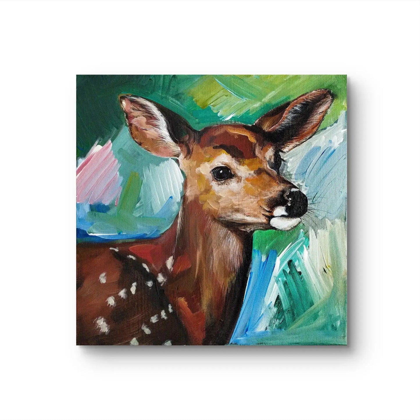 Vollbild Acrylgemälde Rehkitz, expressive Malweise vor abstraktem blau-grünem Hintergrund.