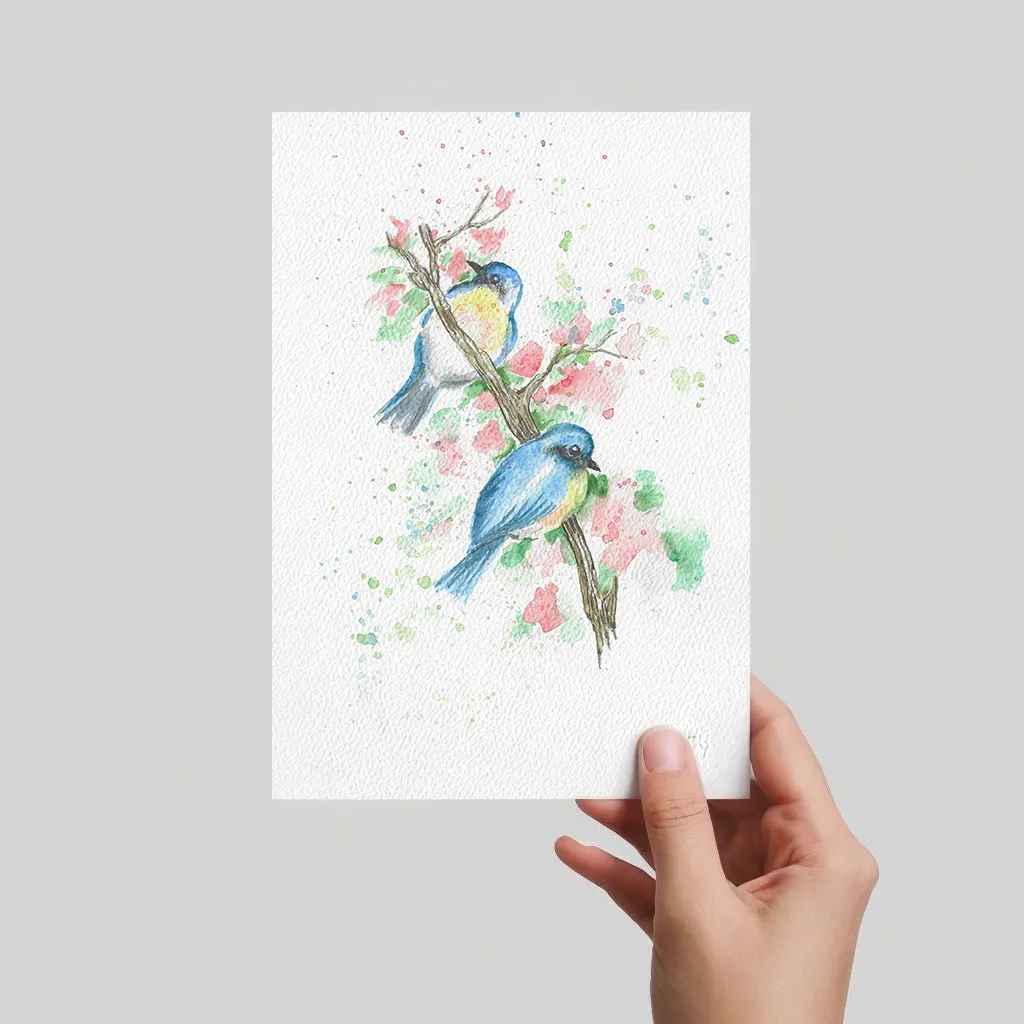 Aquarell Postkarte zwei blaue Vögel auf blühendem Ast, handgemalt, expressive Malweise.