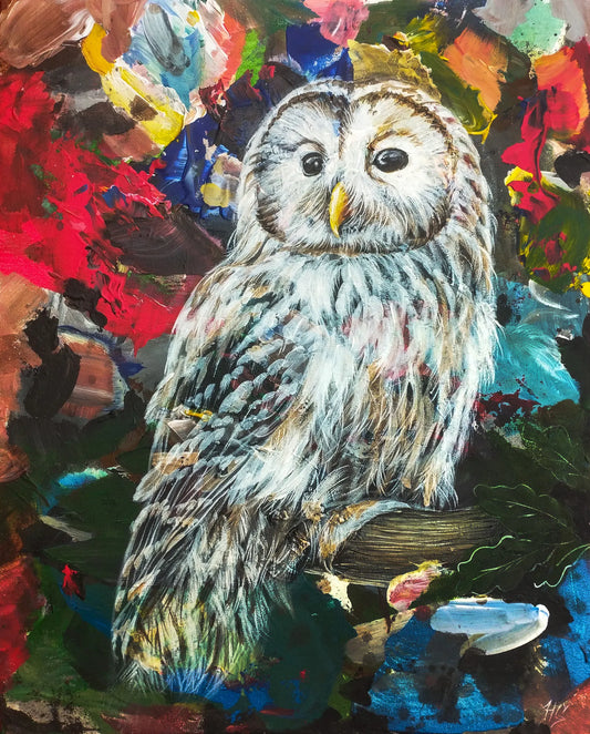 Detailaufnahme Waldkauz Acrylgemälde, weißes Gefieder vor leuchtend rotem und blauem Hintergrund