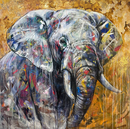 Acrylgemälde Elefant mit expressivem, farbigem Farbauftrag und Blattgold-Details vor leuchtend goldenem Hintergrund.