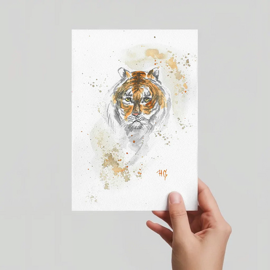 Aquarell Postkarte Tiger Porträt, handgemalt, expressive Malweise mit orange-braunen Farbspritzern.