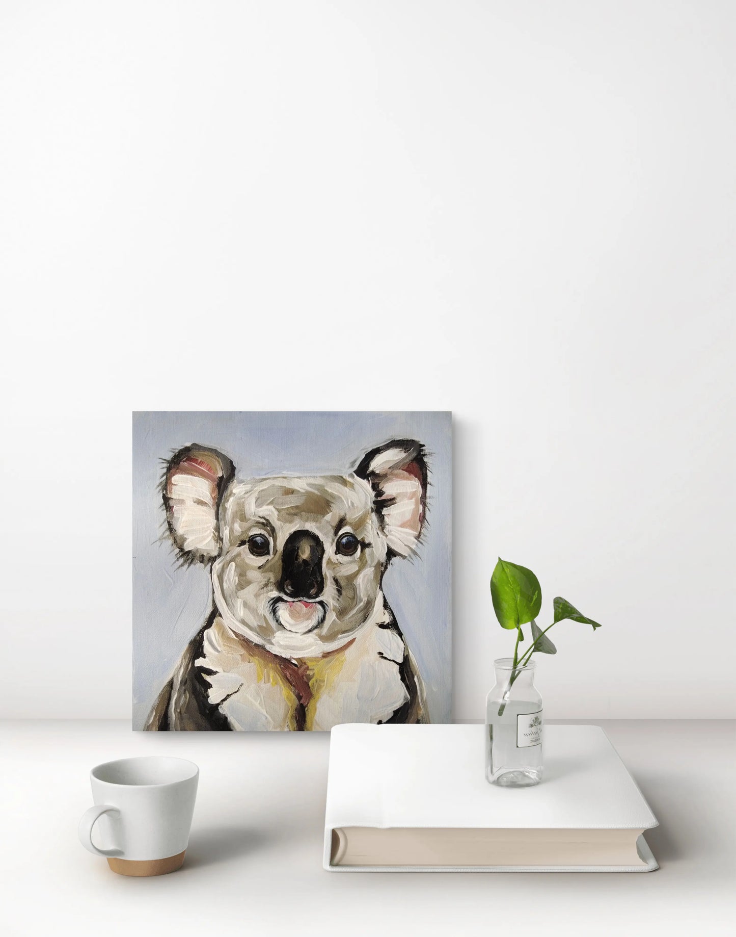 Koala Acrylbild auf Leinwand in Grau-Blautönen, handgemaltes Tierportrait für Wohnzimmer oder Büro.
