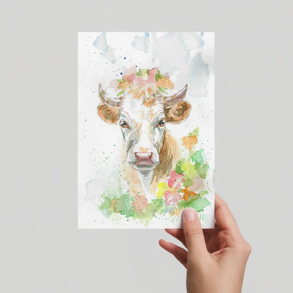 Aquarell Postkarte Kuh mit Blumenkranz, handgemaltes Rinderporträt, expressive Malweise.